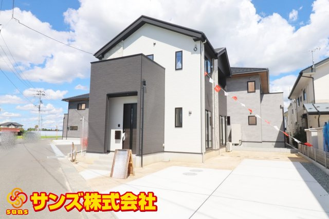 郡山市東原２丁目　　　  １号棟　　　富田東小学校、富田中学区　の外観|南西側から見た駐車場を含む外観♪