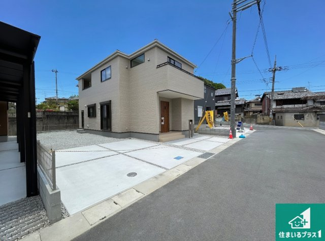 ●北葛城郡広陵町三吉赤部　第9期　新築一戸建ての前面道路含む現地写真|周辺は閑静な住宅街！前面道路広々で車の出し入れも便利です。駐車が苦手な方でも安心して車庫入れできます！