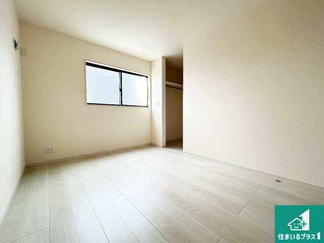 ●北葛城郡広陵町三吉赤部　第9期　新築一戸建ての洋室|ウォークインクローゼット付きで生活スペースもスッキリできます。各居室にも収納がありますので、お子様の衣類やおもちゃなどもしっかり収納できます。