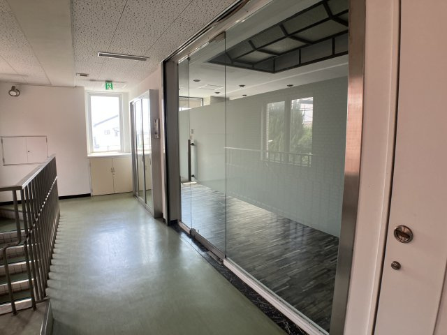 ショーエイビルのロビー