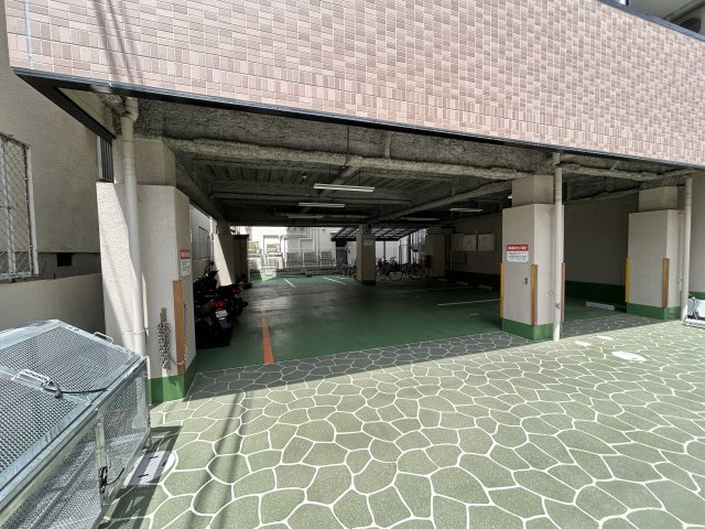 カルムハイツの駐車場