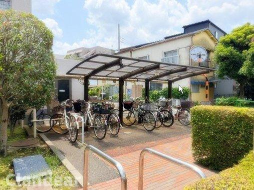 藤和梅島ハイタウンＣ棟の駐輪場|ドキドキの新生活も、安心してスタート。ぴったりの住まいを見つけませんか？クランディアが一緒に住まい選びをサポートします‼　まずは、お気軽にお問合せください　＃クランディア