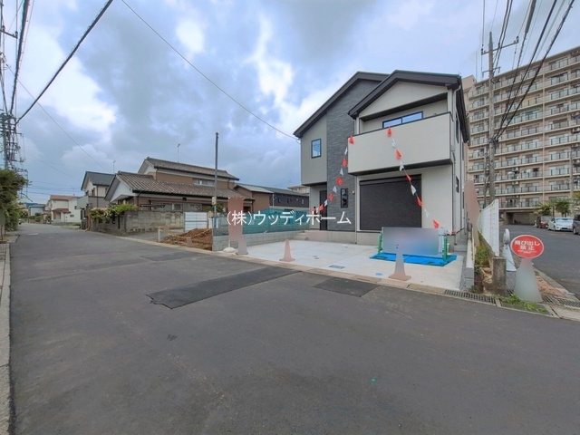 春日部市樋堀2期　新築一戸建ての前面道路含む現地写真