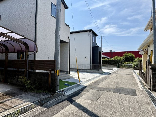 「３帖の畳コーナー付」高知市東城山町3号棟　新築一戸建ての前面道路含む現地写真|※2026年7月17日撮影。
