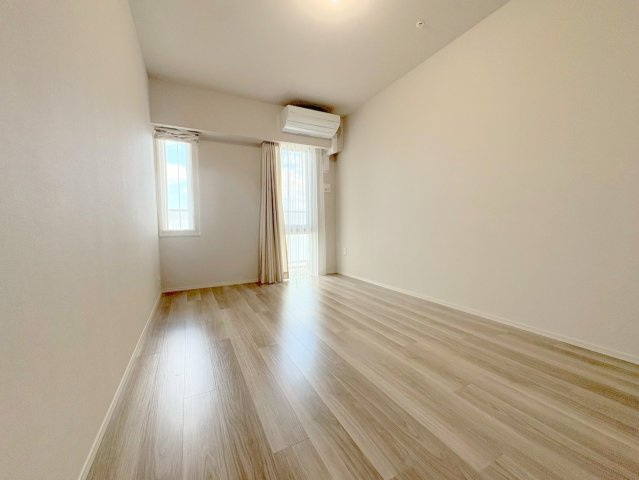 宝塚市梅野町の賃貸マンションの居間・リビング|ゆったり過ごせる居間です