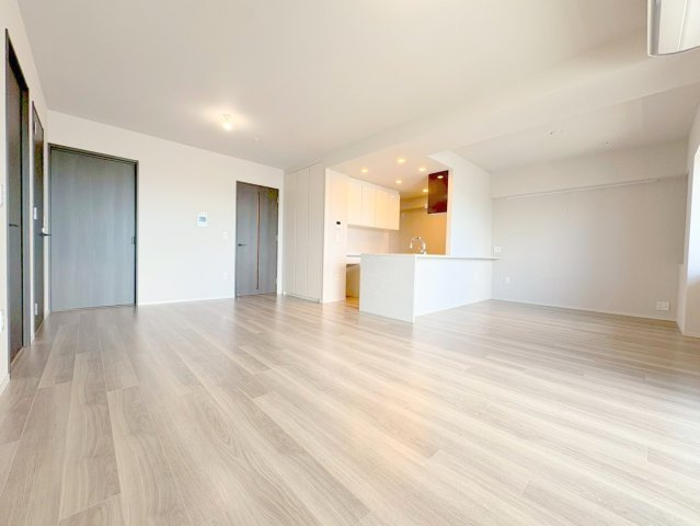 宝塚市梅野町の賃貸マンションの居間・リビング|使いやすい居間です