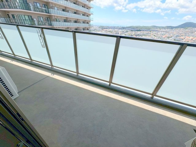 宝塚市梅野町の賃貸マンションのバルコニー|外からの目が気にならないバルコニーで洗濯物が干せます