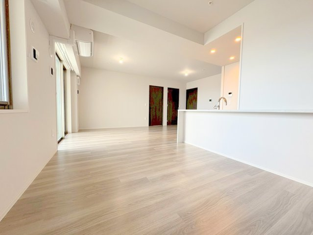 宝塚市梅野町の賃貸マンションの居間・リビング|使いやすい居間です