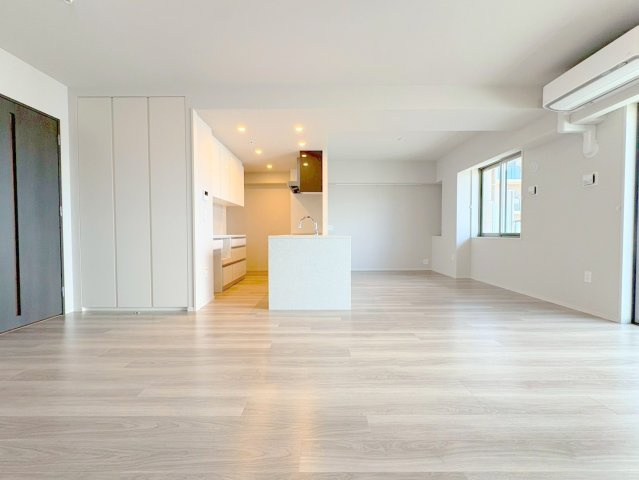 宝塚市梅野町の賃貸マンションの居間・リビング|使いやすい居間です