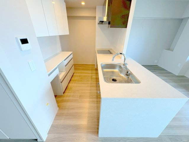 宝塚市梅野町の賃貸マンションのロビー|ゆとりのあるロビーです