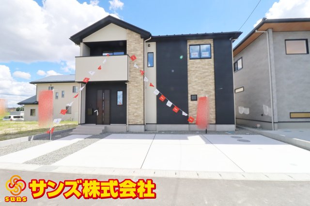 郡山市東原２丁目　　　  ２号棟　　　富田東小学校、富田中学区　の外観|北側から見た駐車場を含む外観♪