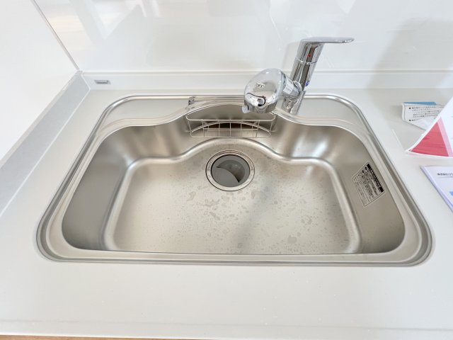 昭島市美堀町2丁目　中古戸建のキッチン|浄水器付きシンク
