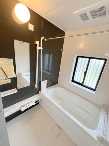 昭島市美堀町2丁目　中古戸建の浴室|新規交換済みのバスルーム☆ゆったりサイズの浴槽で日々の疲れを癒やされます｡