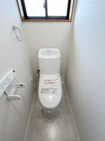 昭島市美堀町2丁目　中古戸建のトイレ|新規交換済みの温水シャワートイレ(2階)