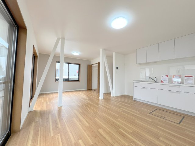 昭島市美堀町2丁目　中古戸建の居間・リビング|LDK約16帖！