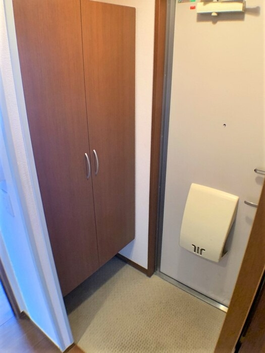 リバーハイツさらさの玄関