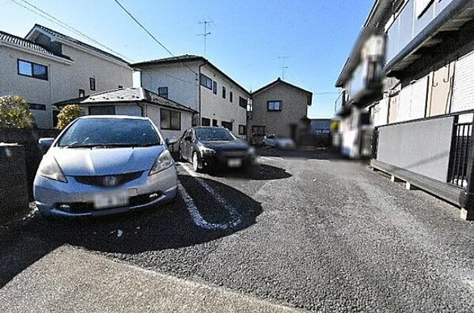 ビーライン日信Ｃの駐車場