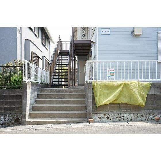 川崎市多摩区生田６丁目のアパートのエントランス