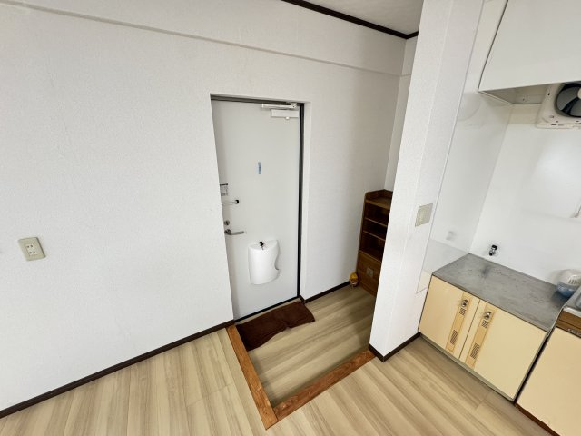 栄町３丁目１４８貸家の玄関