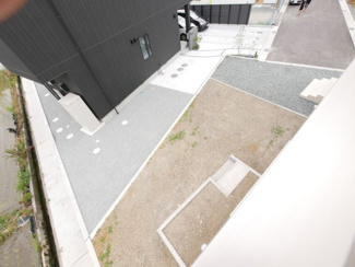 【展望】 | 中央市井之口 新築戸建全2棟 2号棟 常永駅歩7分 車3台 | バルコニーから庭を望む