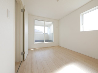 【洋室】 | 中央市西花輪 新築戸建全4棟 2号棟 車並列3台 敷地84坪 | 2階　西側洋室　6帖