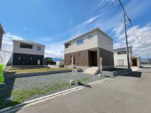 中央市西花輪 新築戸建全4棟 2号棟 車並列3台 敷地84坪の画像