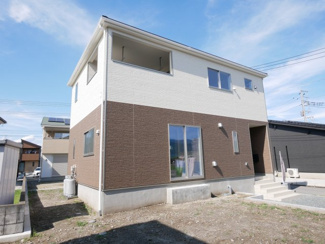 【外観】 | 中央市西花輪 新築戸建全4棟 2号棟 車並列3台 敷地84坪 | 建物完成済み随時ご見学可能。お気軽にお問合せください。