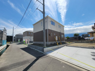 【外観】 | 中央市西花輪 新築戸建全4棟 2号棟 車並列3台 敷地84坪 | 建物北側写真