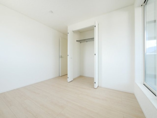 【洋室】 | 中央市西花輪 新築戸建全4棟 1号棟 車並列3台 敷地70坪 | 2階　5.7帖　洋室