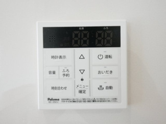 【発電・温水設備】 | 中央市西花輪 新築戸建全4棟 1号棟 車並列3台 敷地70坪 | 給湯器スイッチ
