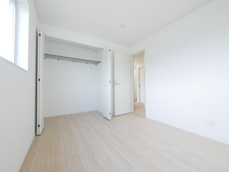 【洋室】 | 中央市西花輪 新築戸建全4棟 4号棟 車並列3台 敷地93坪 | 【他現場の同仕様建物写真】