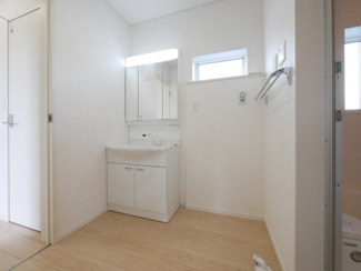 【収納】 | 中央市西花輪 新築戸建全4棟 4号棟 車並列3台 敷地93坪 | 【他現場の反転同間取写真】