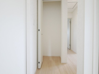 【洋室】 | 中央市西花輪 新築戸建全4棟 4号棟 車並列3台 敷地93坪 | 【他現場の反転同間取写真】
