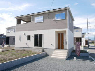 【外観】 | 中央市西花輪 新築戸建全4棟 3号棟 車並列3台 敷地82坪 | 建物完成済み　随時ご見学可能です。