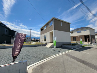 【外観】 | 中央市西花輪 新築戸建全4棟 3号棟 車並列3台 敷地82坪 | 建物完成済み　随時ご見学可能です。お気軽にお問合せください。