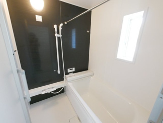 【浴室】 | 中央市西花輪 新築戸建全4棟 3号棟 車並列3台 敷地82坪 | 1坪サイズバスルーム