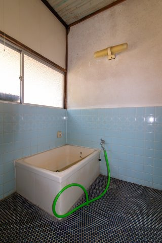 足利市八椚町の中古一戸建の浴室