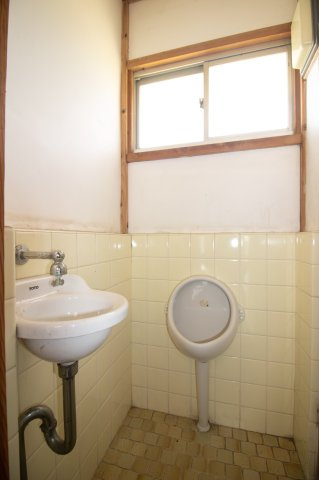 足利市八椚町の中古一戸建のトイレ
