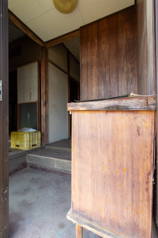 足利市八椚町の中古一戸建の玄関
