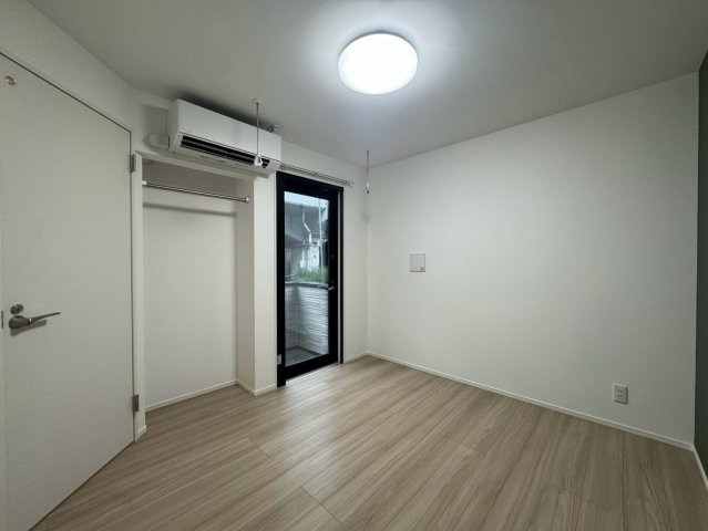 【居間・リビング】 | Serenity春日 | ※同物件・同タイプの写真です。
