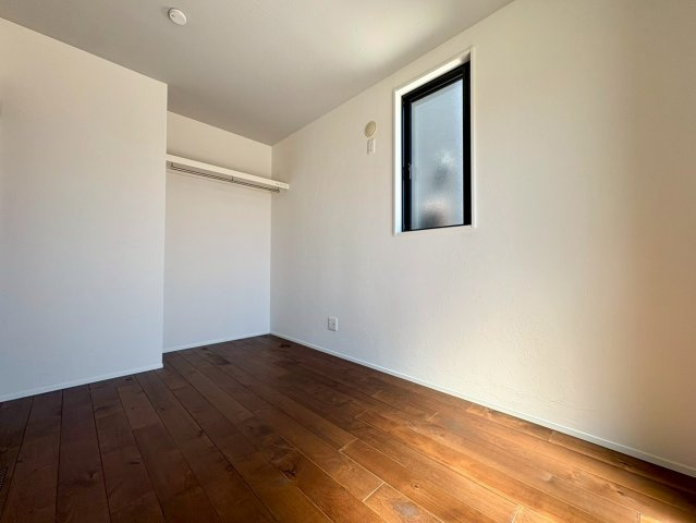 「ロフトスペースあり」南国市大そね甲A号地　平屋新築一戸建ての洋室|シンプルで使いやすい間取りに、しっかり収納を確保した快適な洋室