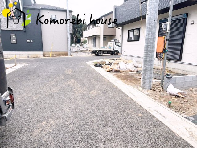 さいたま市見沼区南中野　ガーデンパーク　3期　新築一戸建て　ブルーミングガーデン　07の前面道路含む現地写真|10/23撮影