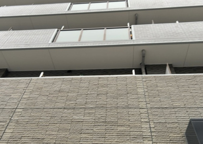 【外観】 | レクセルマンション本厚木 | 隣家の土地はどうなっているのか、生活利便施設が近くにあるのか、学校まで近いかなど、お客様のライフスタイルにあわせたイメージが重要です。また、近くにあると困る施設が近くにないかも確認するといいでしょう。
