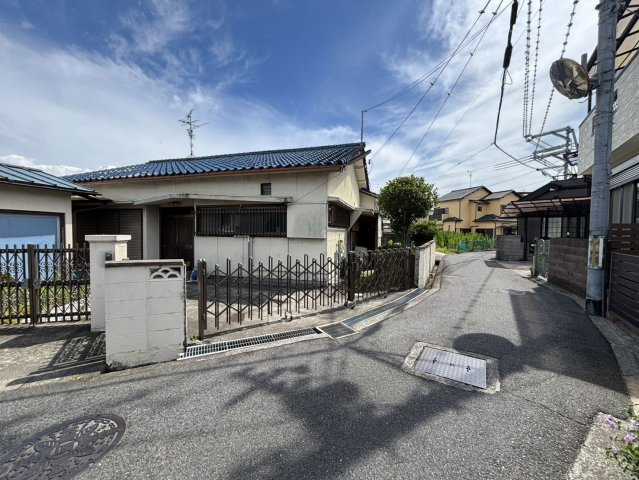 岸和田市土生町　古家付き土地の前面道路含む現地写真