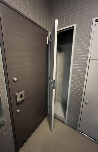 プレシス西ヶ原の玄関