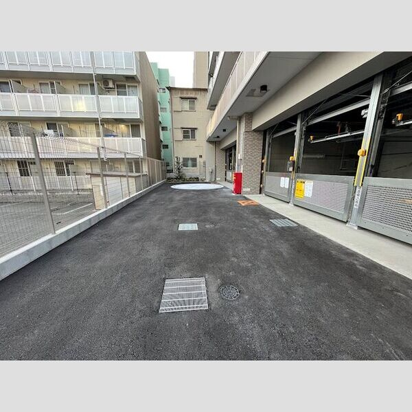 エスリード江坂アンムートの駐車場
