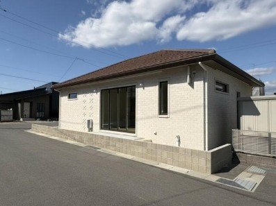 「角地で日当たり良し」南国市大そね甲B号地　平屋新築一戸建ての外観|大きな窓から光溢れる開放的な住まい