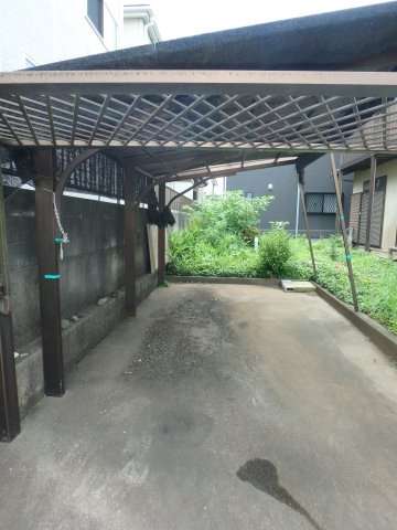 鶴ヶ島市松ヶ丘5丁目中古住宅の駐車場