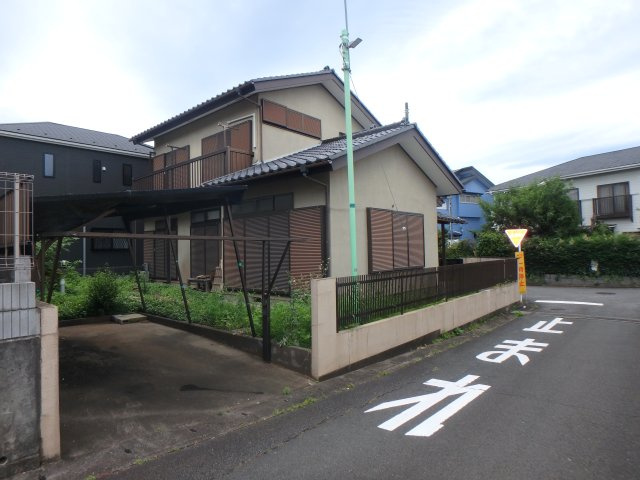 鶴ヶ島市松ヶ丘5丁目中古住宅の前面道路含む現地写真