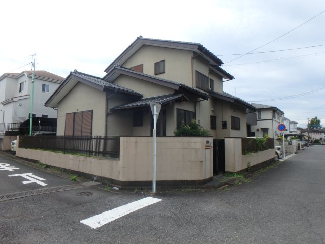 鶴ヶ島市松ヶ丘5丁目中古住宅の前面道路含む現地写真
